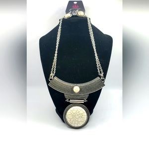 Paparazzi White Necklace